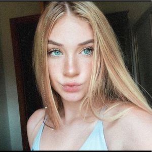 Meet your Posher, Chloe